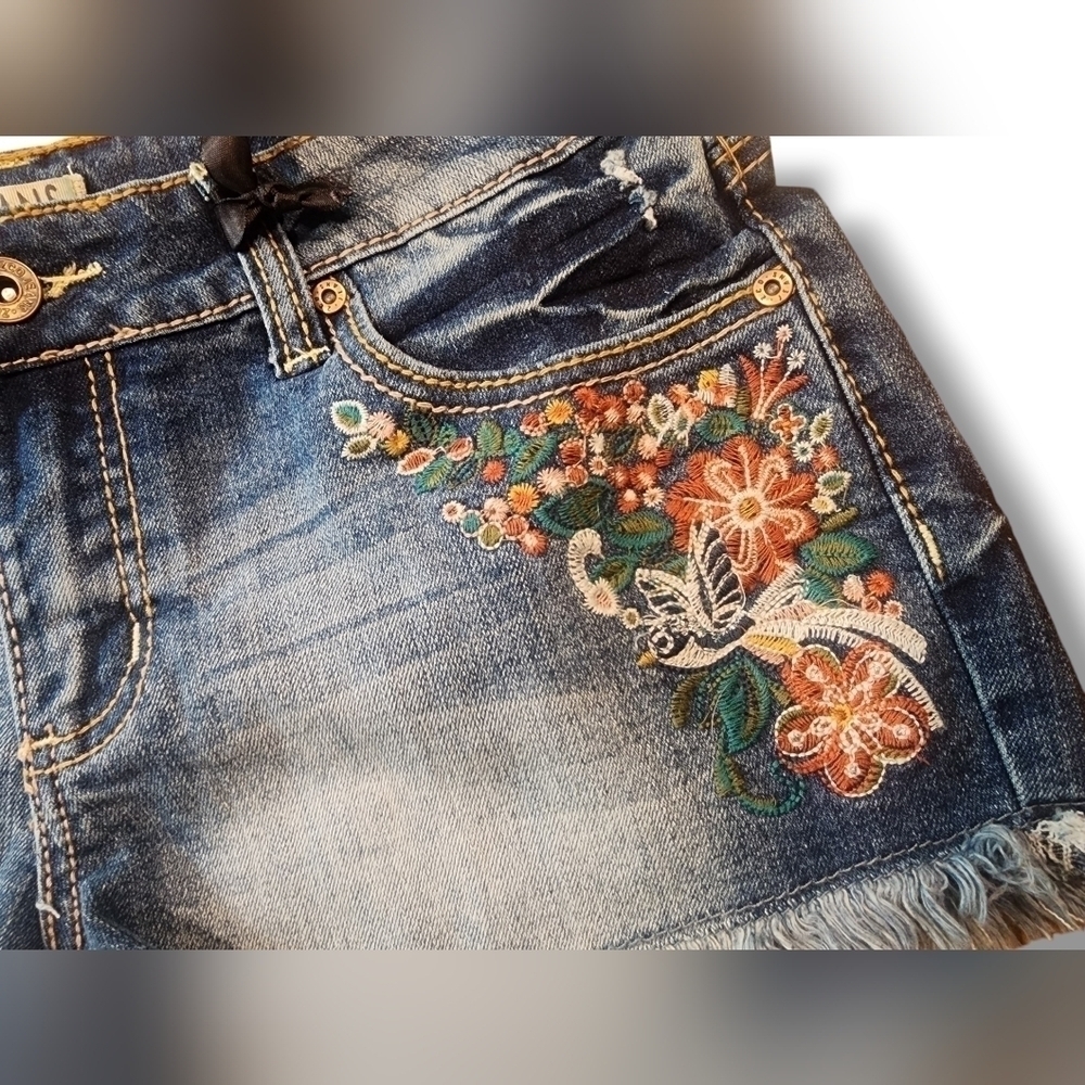 ZCO Jean Shorts Cutoff Distressed Flower Stitched Y2K Festival Size 11 N… - Picture 3 of 11
